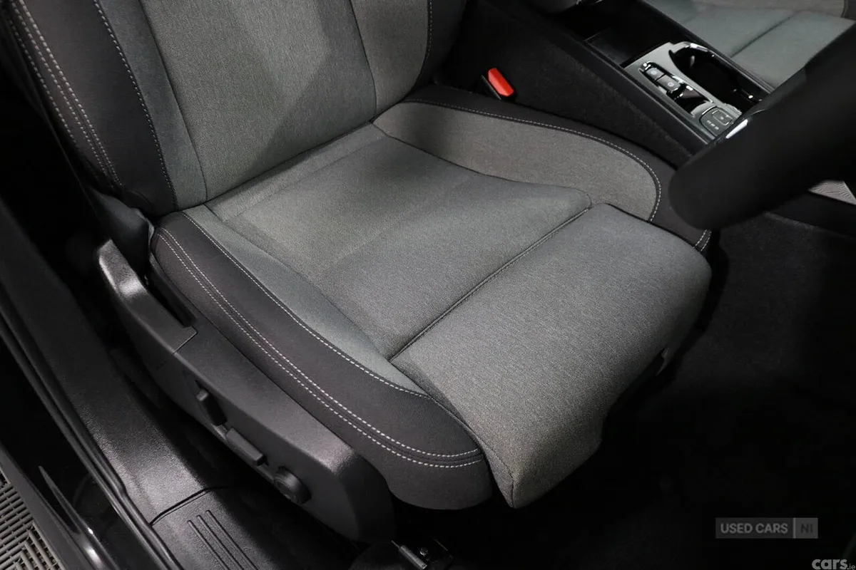 Volvo XC40 SUV, Petrol Hybrid, 2023, Black