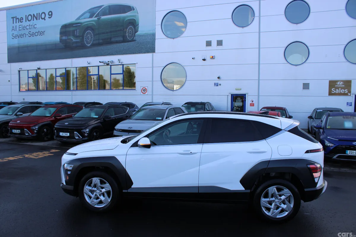 Hyundai KONA MPV, Petrol, 2026, White
