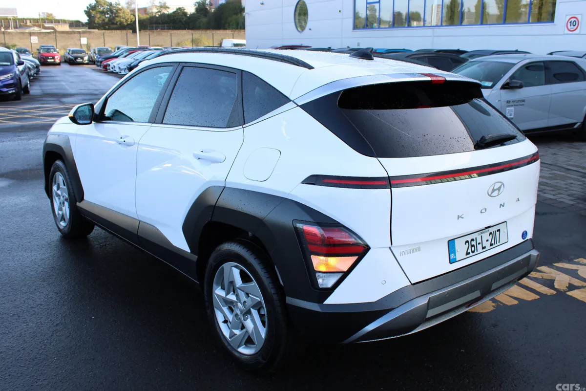 Hyundai KONA MPV, Petrol, 2026, White
