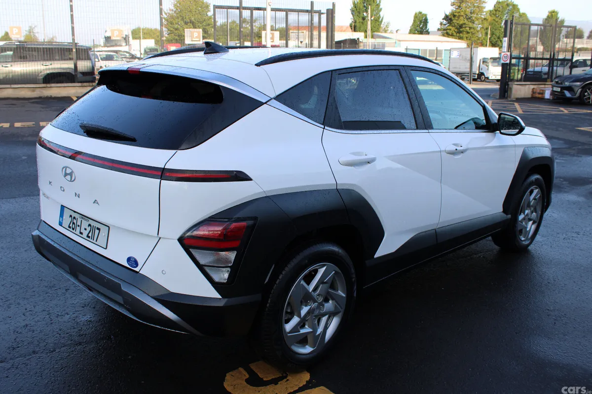 Hyundai KONA MPV, Petrol, 2026, White