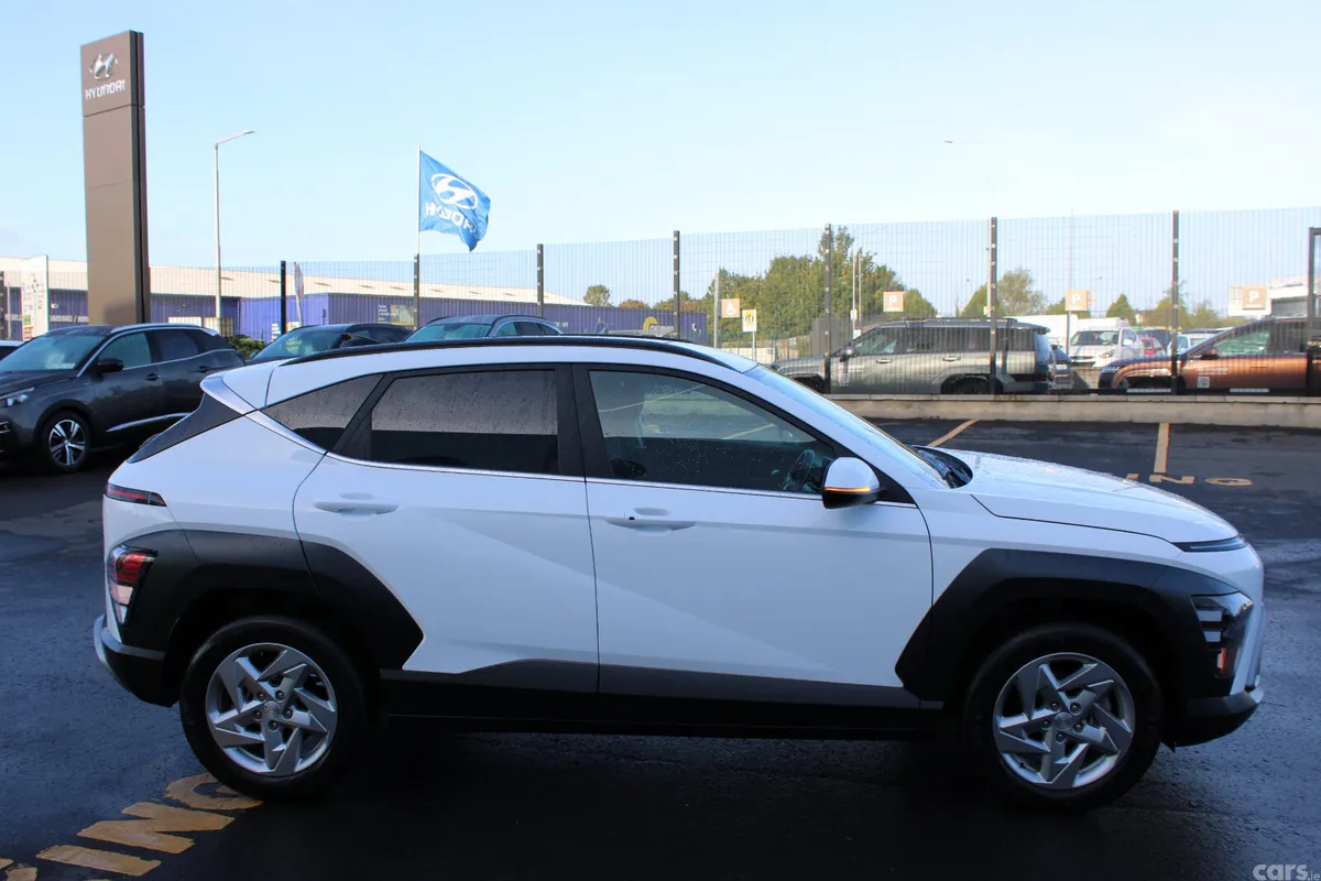 Hyundai KONA MPV, Petrol, 2026, White
