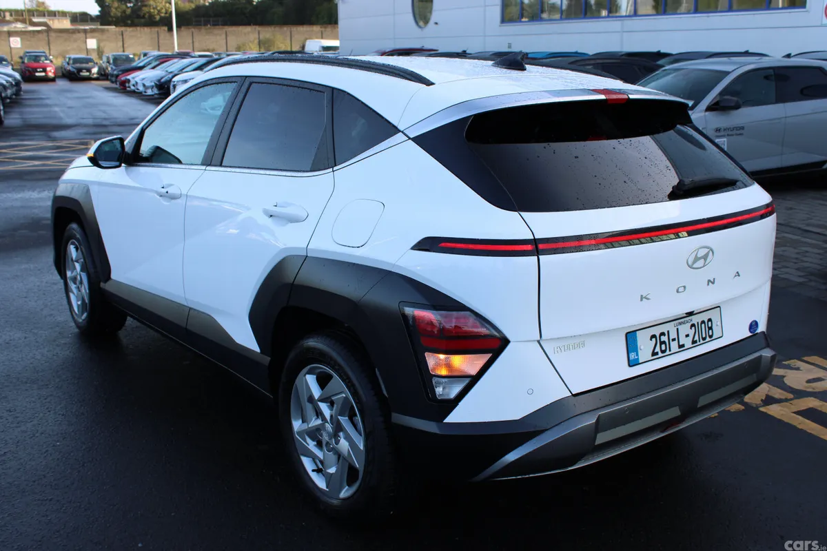 Hyundai KONA MPV, Petrol, 2026, White