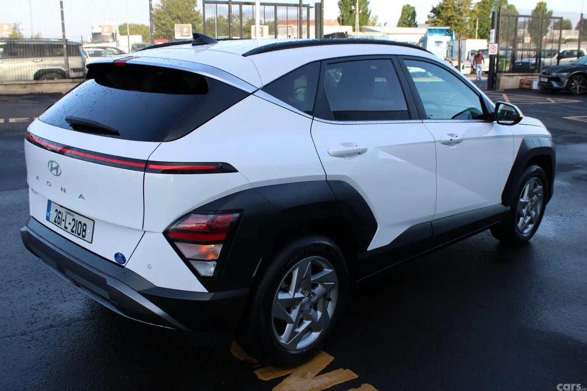 Hyundai KONA MPV, Petrol, 2026, White