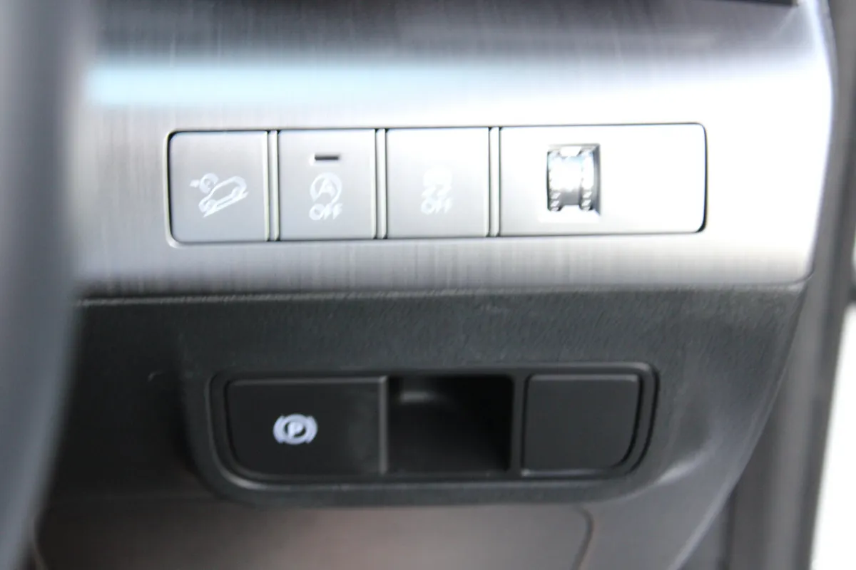 Hyundai KONA MPV, Petrol, 2026, White