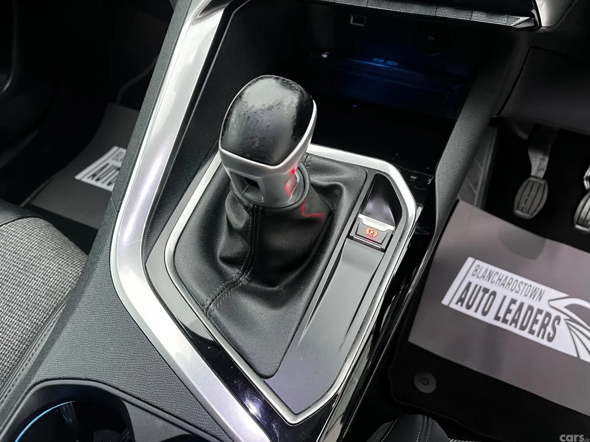Peugeot 3008 SUV, Petrol, 2020, White