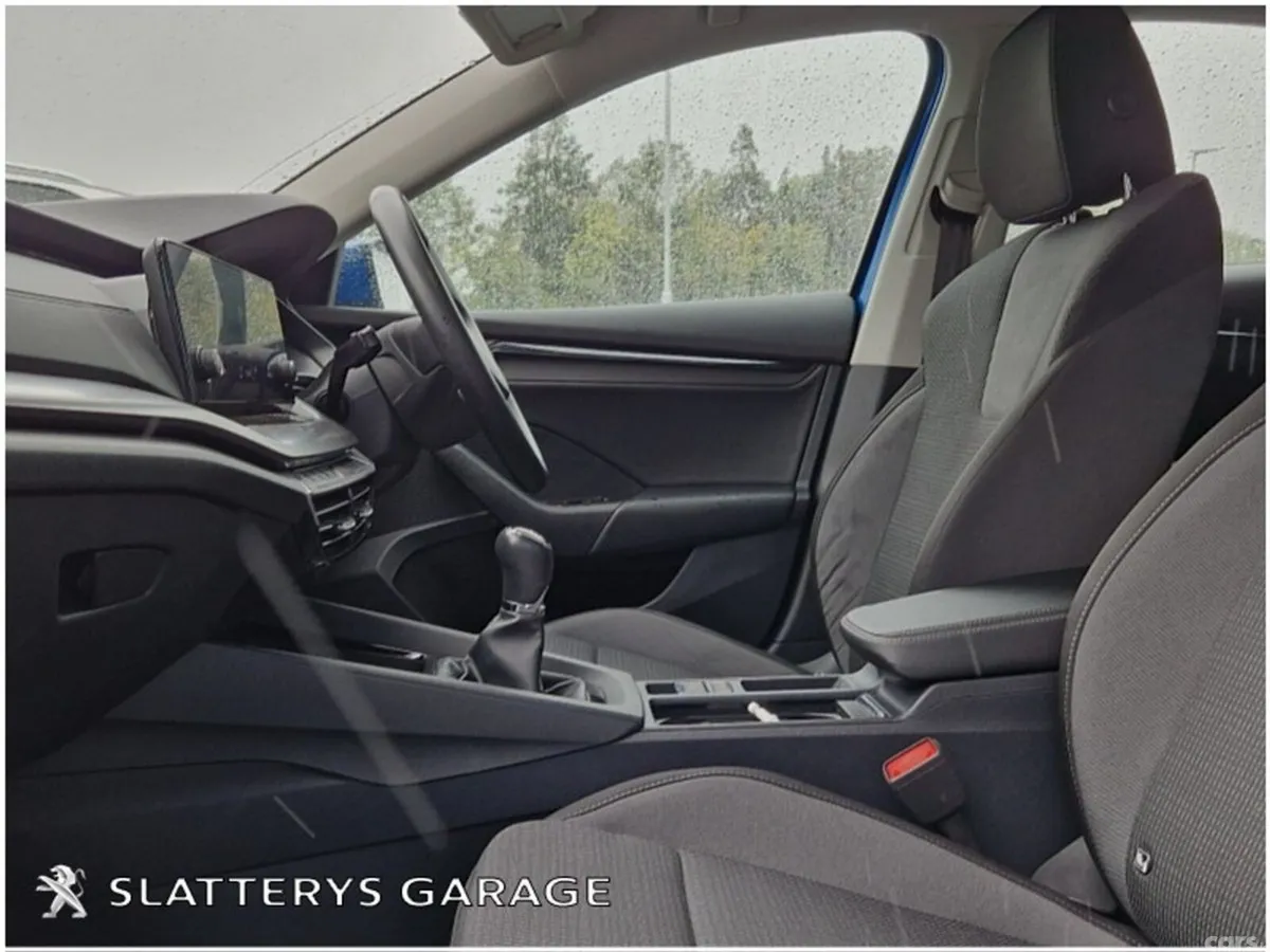 Skoda Octavia Hatchback, Petrol, 2022, Blue