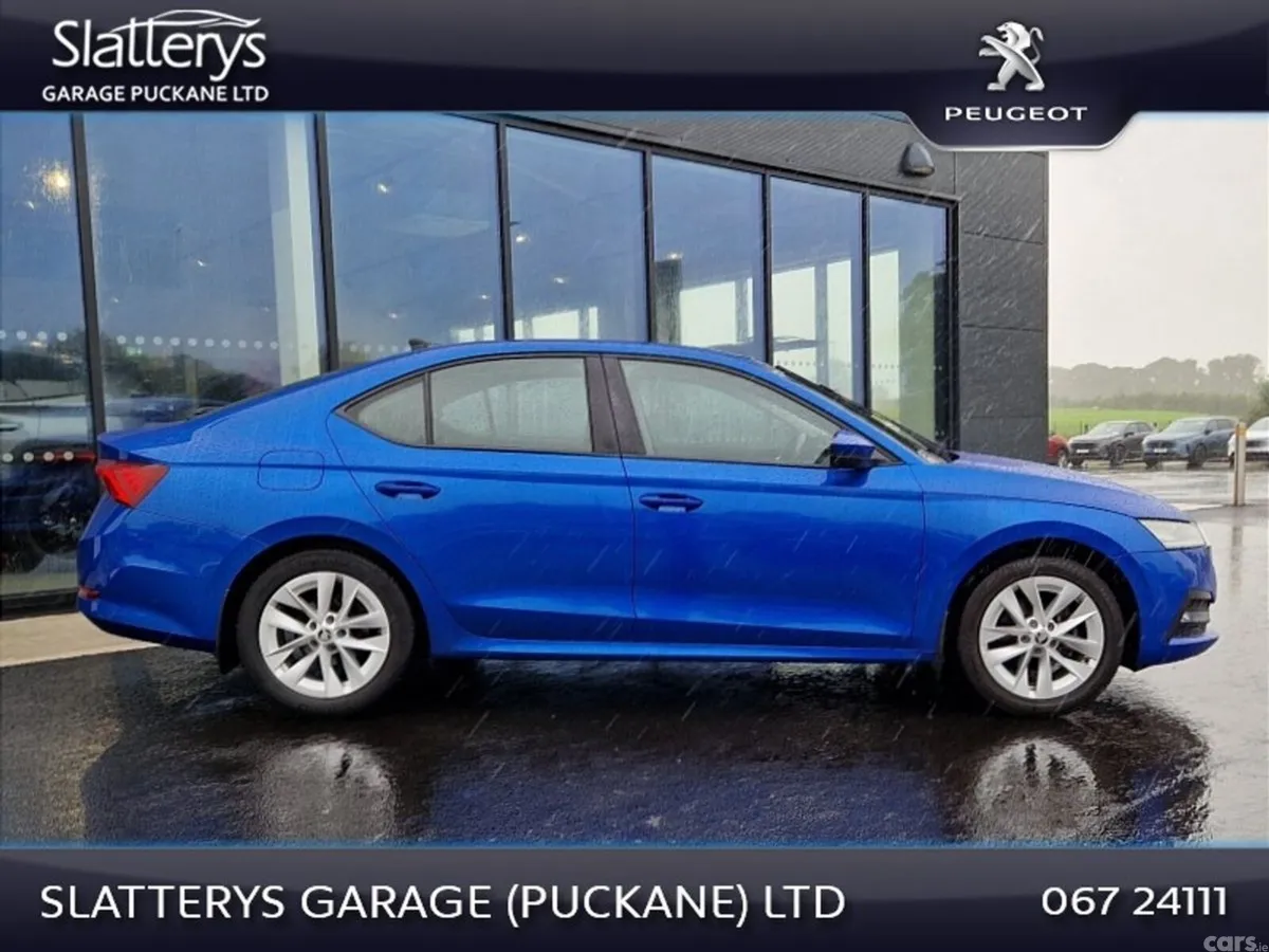 Skoda Octavia Hatchback, Petrol, 2022, Blue
