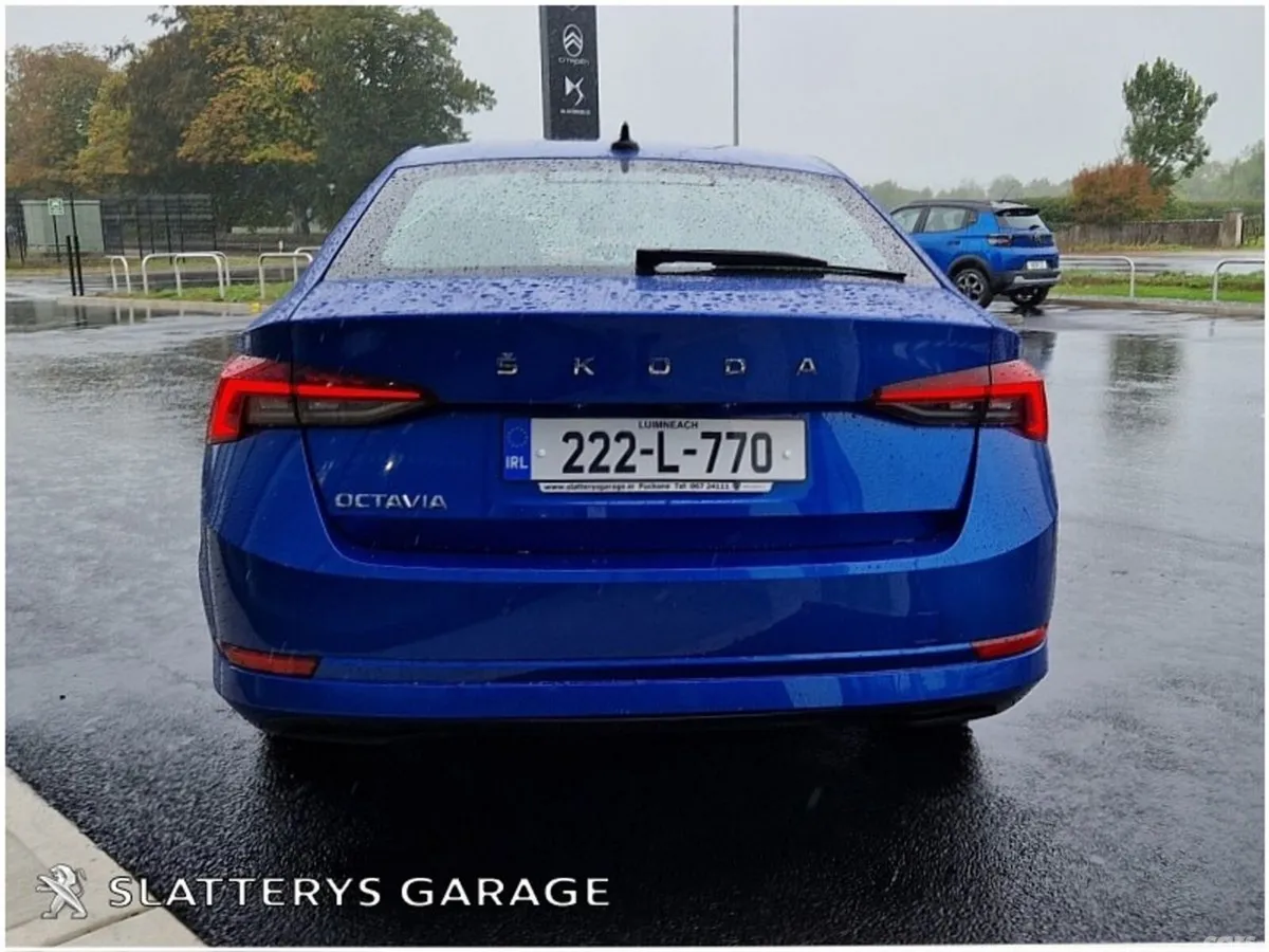 Skoda Octavia Hatchback, Petrol, 2022, Blue