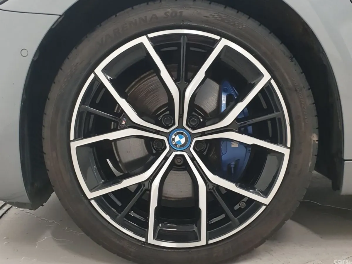 BMW 5-Series Estate, Petrol Plug-in Hybrid, 2024, Grey