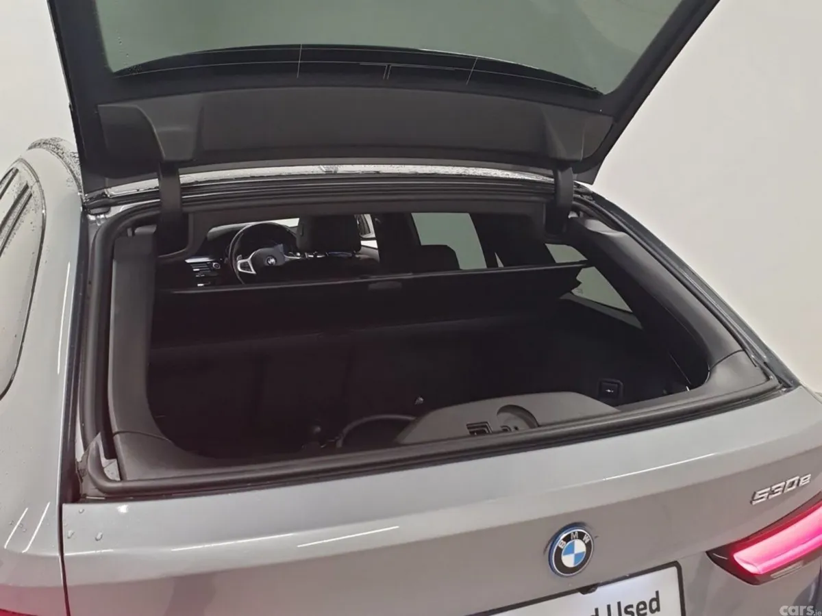 BMW 5-Series Estate, Petrol Plug-in Hybrid, 2024, Grey