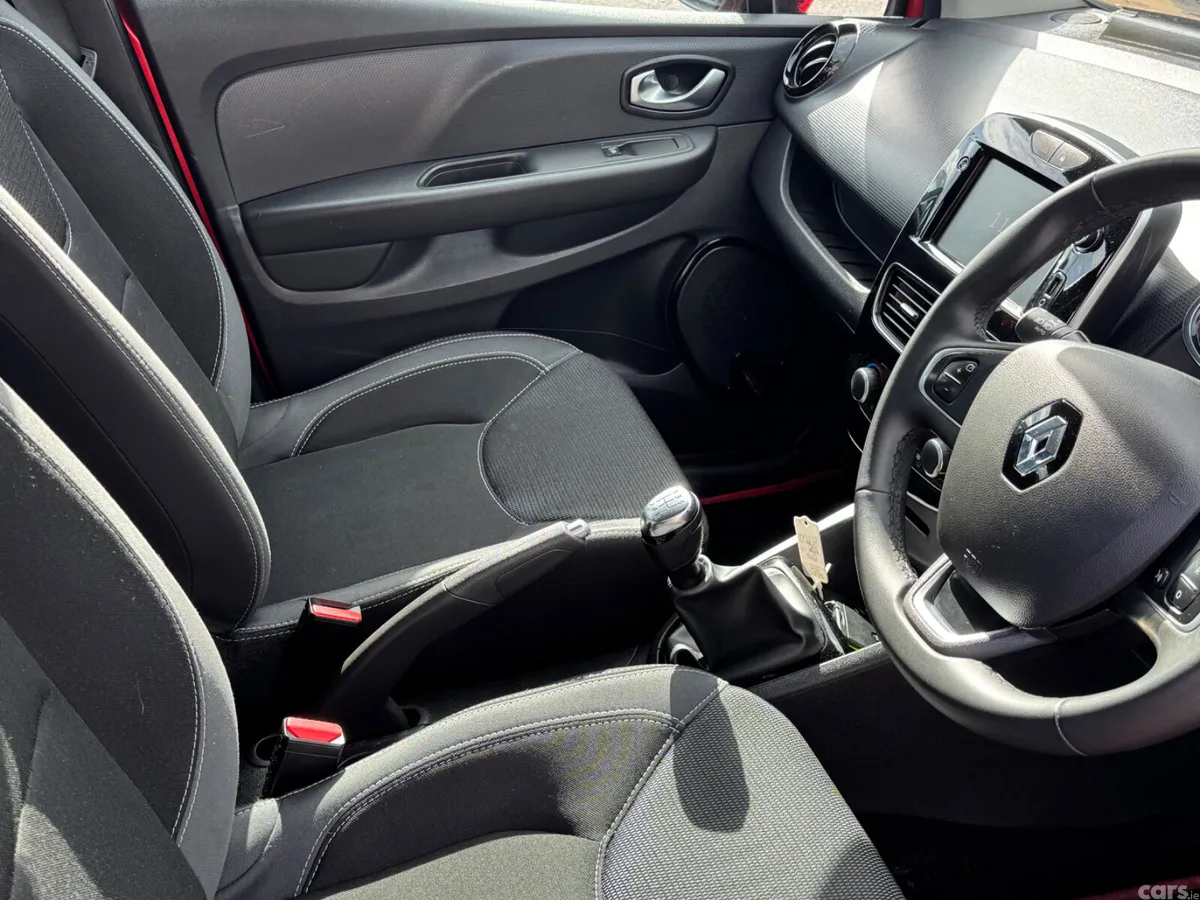 Renault Clio Hatchback, Petrol, 2019, Red