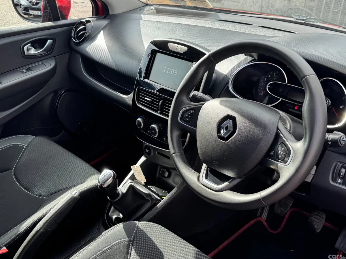 Renault Clio Hatchback, Petrol, 2019, Red