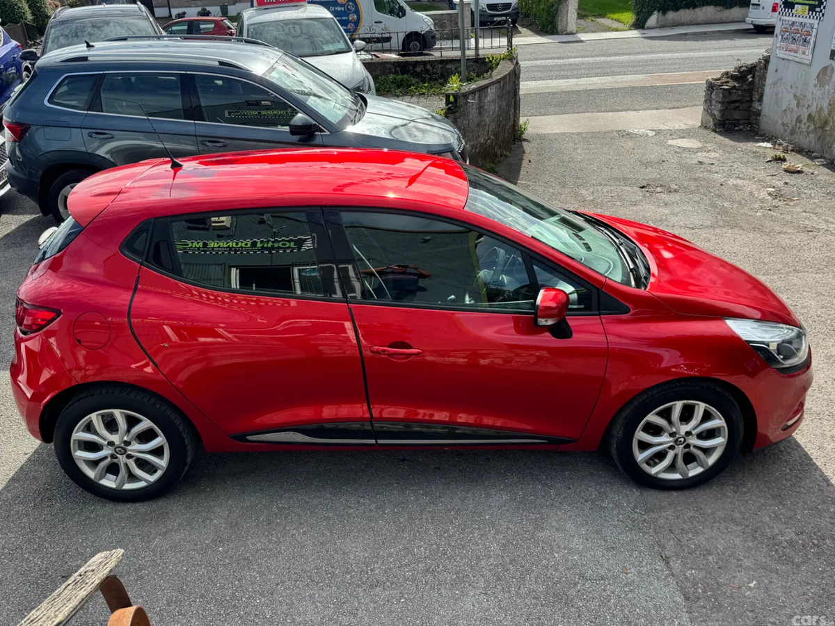 Renault Clio Hatchback, Petrol, 2019, Red
