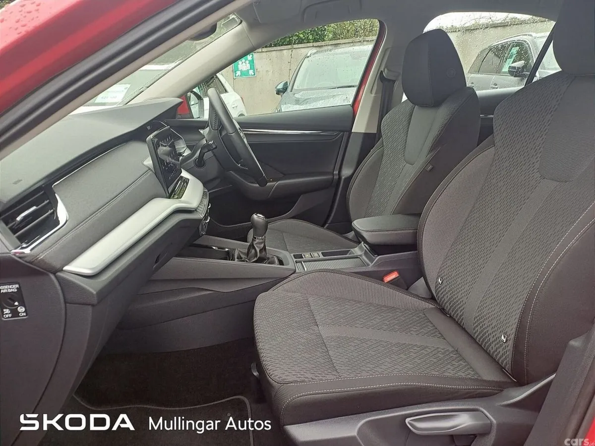 Skoda Octavia Saloon, Petrol, 2024, Red