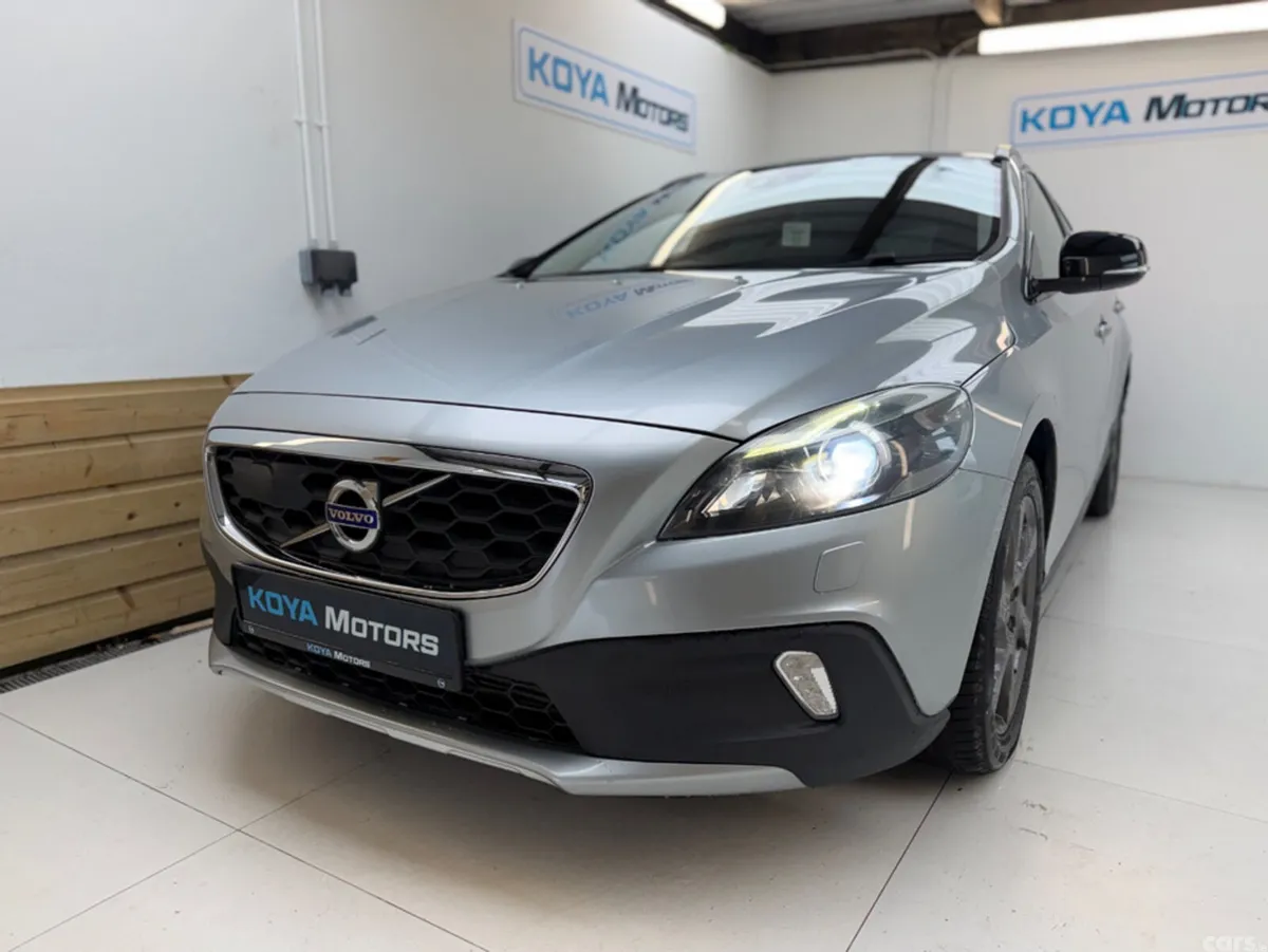 Volvo V40 Hatchback, Diesel, 2016, Silver