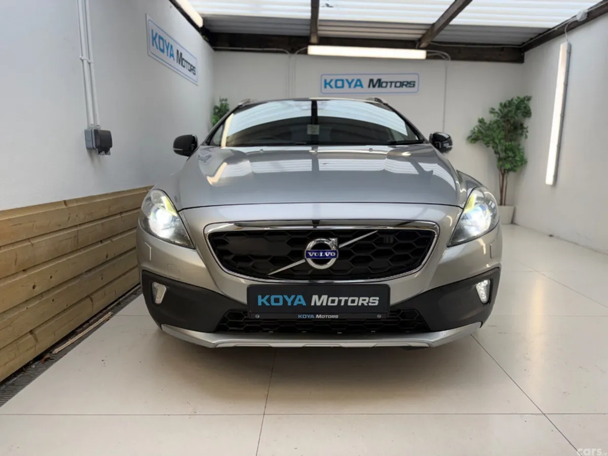 Volvo V40 Hatchback, Diesel, 2016, Silver