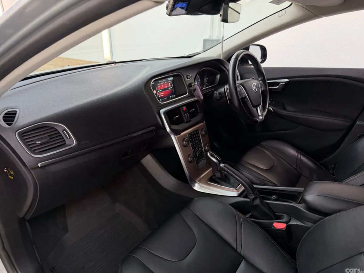 Volvo V40 Hatchback, Diesel, 2016, Silver