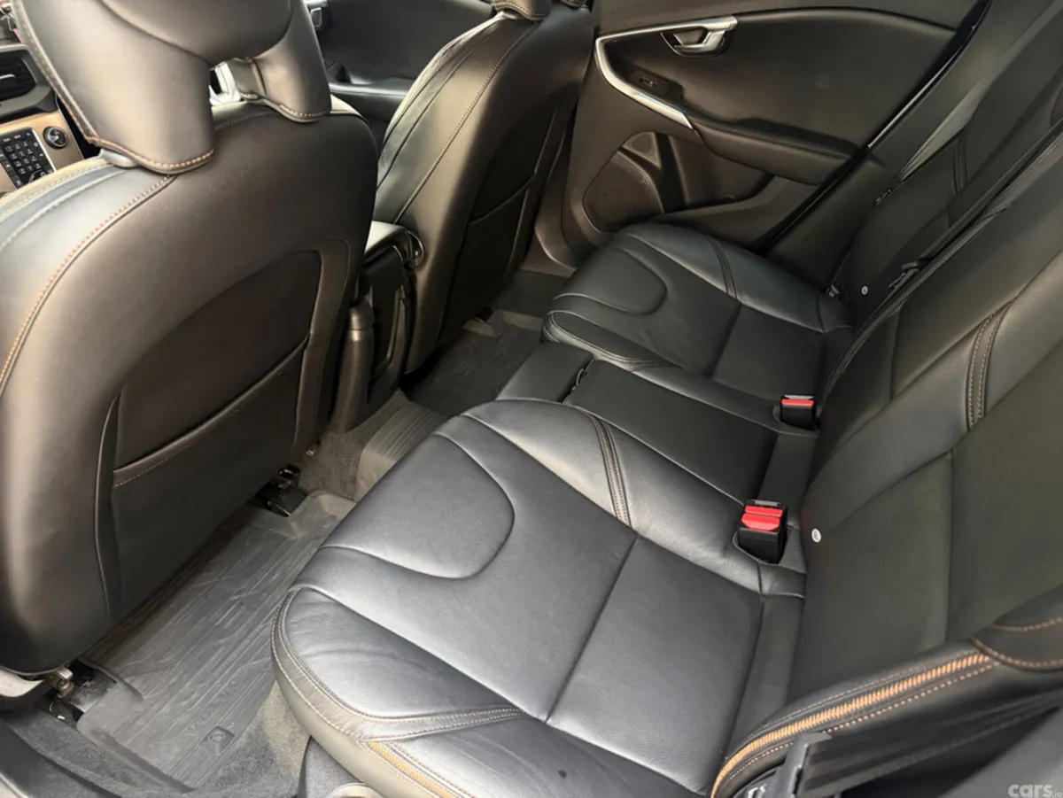 Volvo V40 Hatchback, Diesel, 2016, Silver
