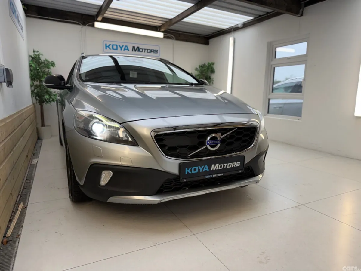 Volvo V40 Hatchback, Diesel, 2016, Silver