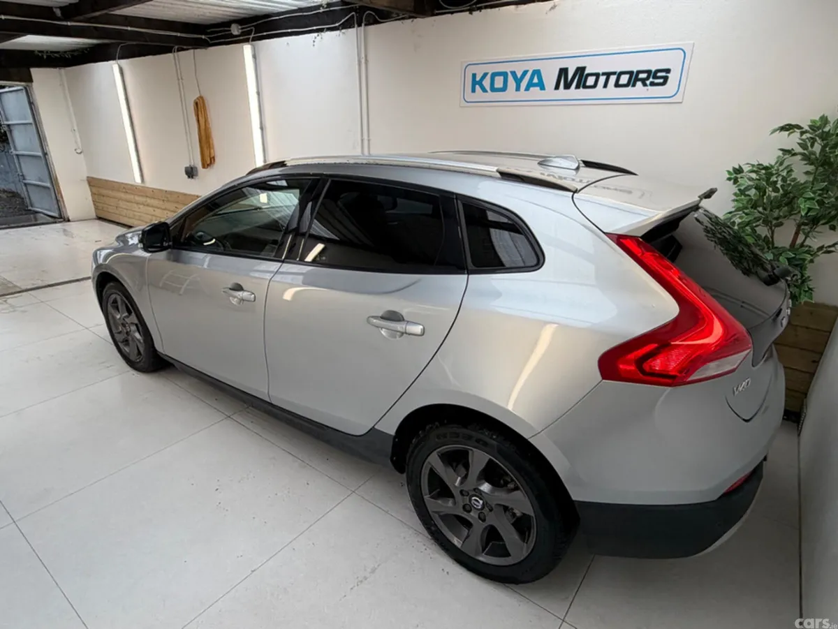 Volvo V40 Hatchback, Diesel, 2016, Silver
