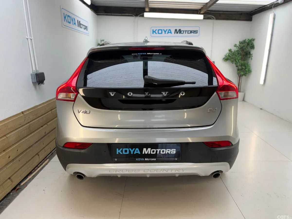 Volvo V40 Hatchback, Diesel, 2016, Silver