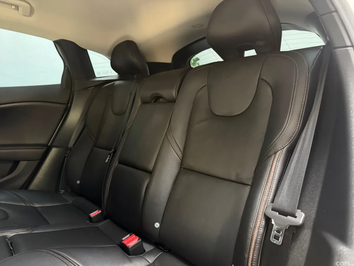 Volvo V40 Hatchback, Diesel, 2016, Silver