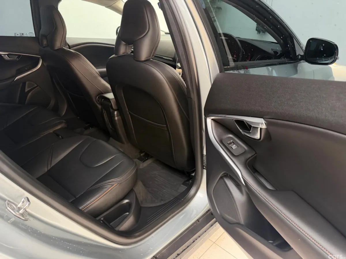 Volvo V40 Hatchback, Diesel, 2016, Silver