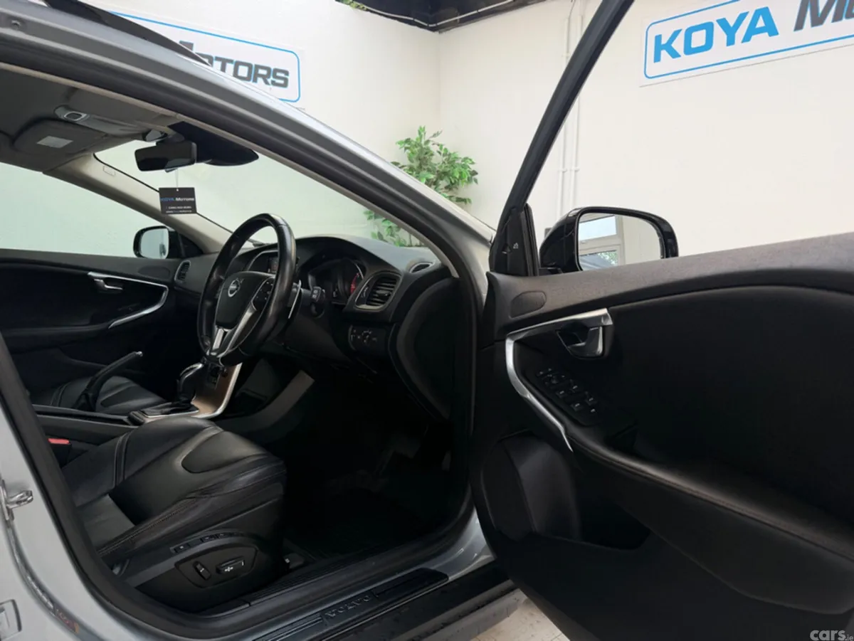 Volvo V40 Hatchback, Diesel, 2016, Silver