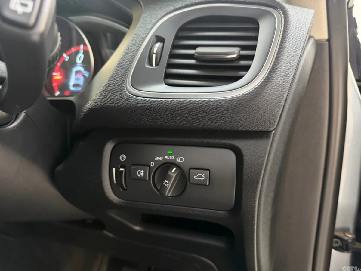 Volvo V40 Hatchback, Diesel, 2016, Silver
