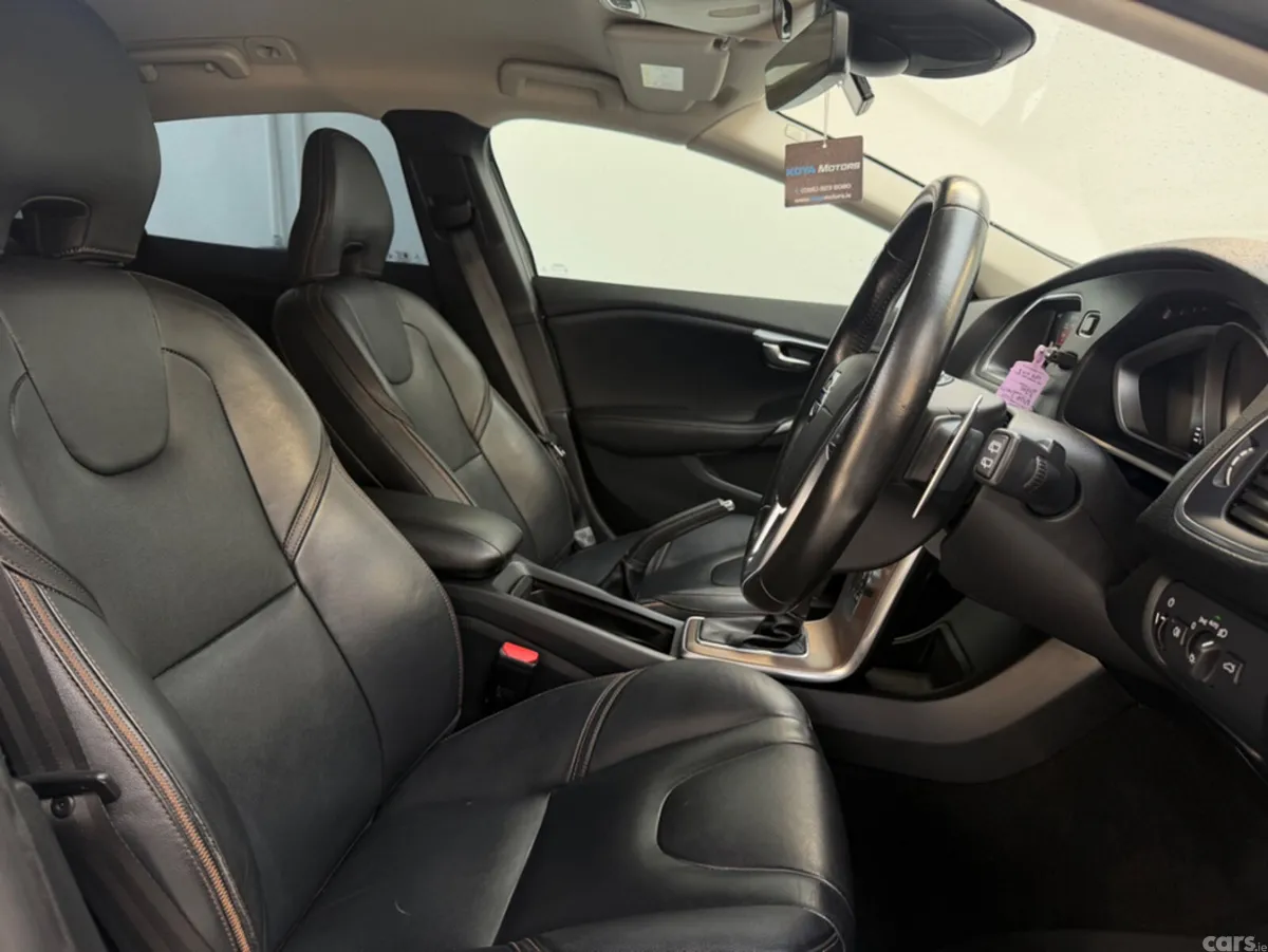 Volvo V40 Hatchback, Diesel, 2016, Silver