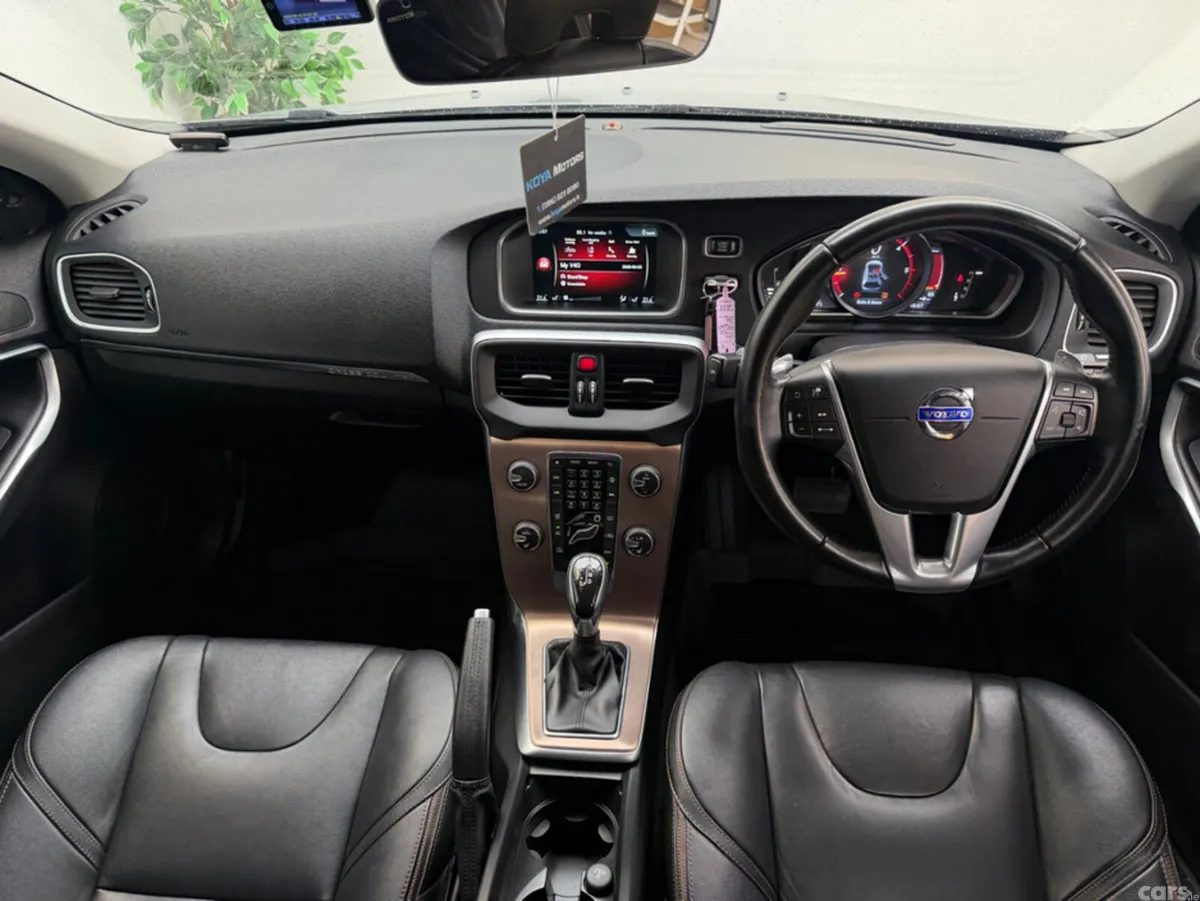 Volvo V40 Hatchback, Diesel, 2016, Silver
