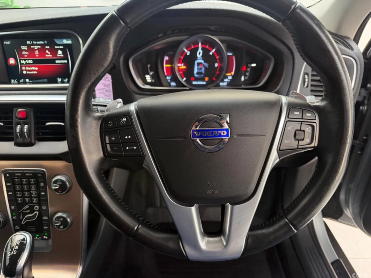 Volvo V40 Hatchback, Diesel, 2016, Silver