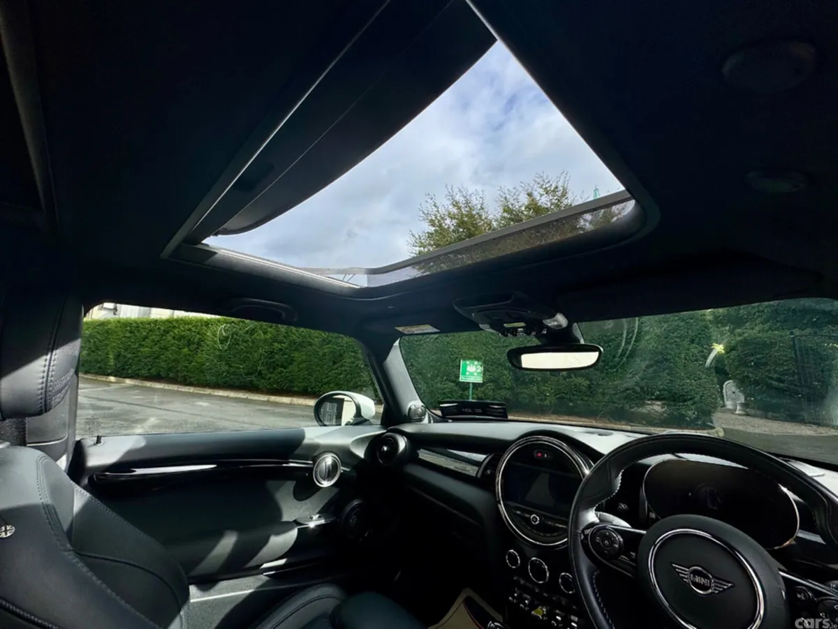 Mini Cooper Hatchback, Electric, 2021, Green