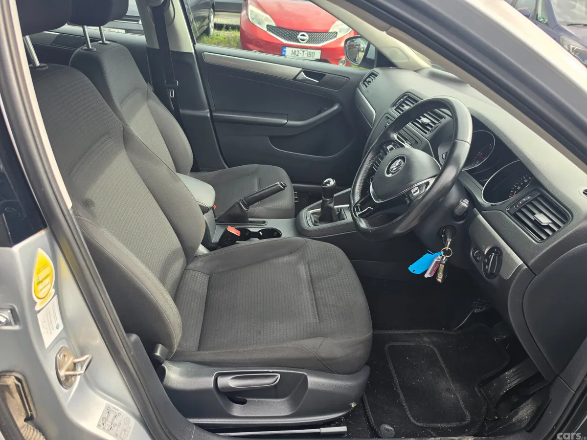 Volkswagen Jetta Saloon, Diesel, 2015, Silver