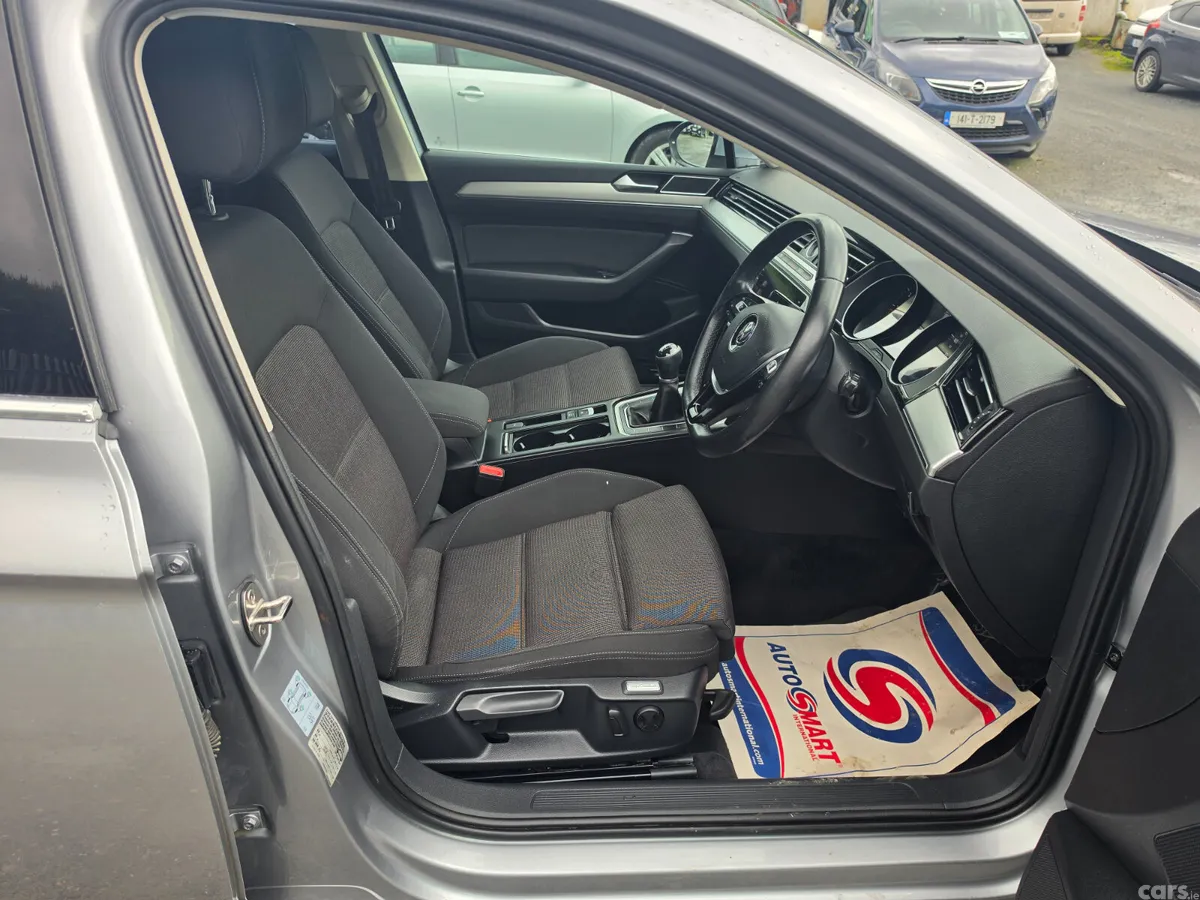 Volkswagen Passat Saloon, Diesel, 2018, Grey