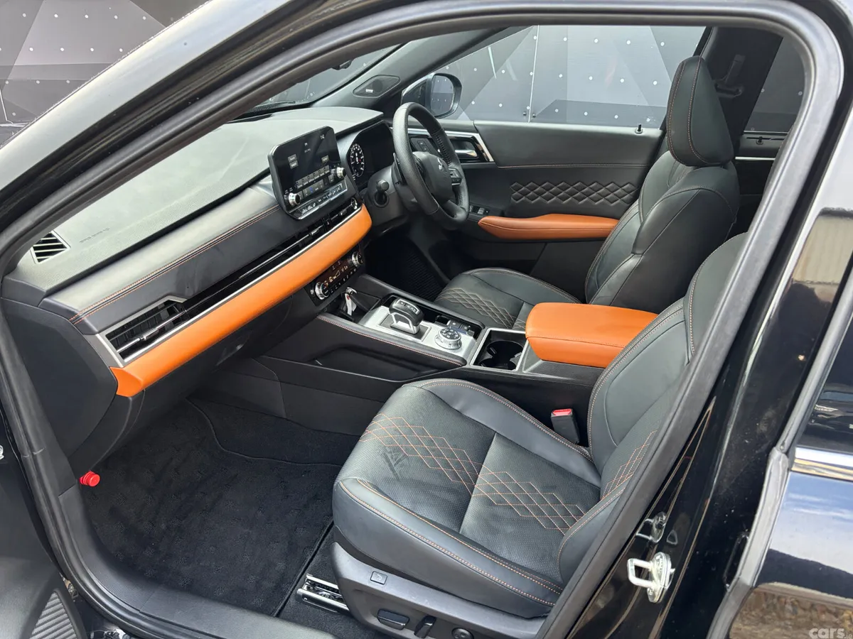Mitsubishi Outlander SUV, Petrol Plug-in Hybrid, 2023, Black