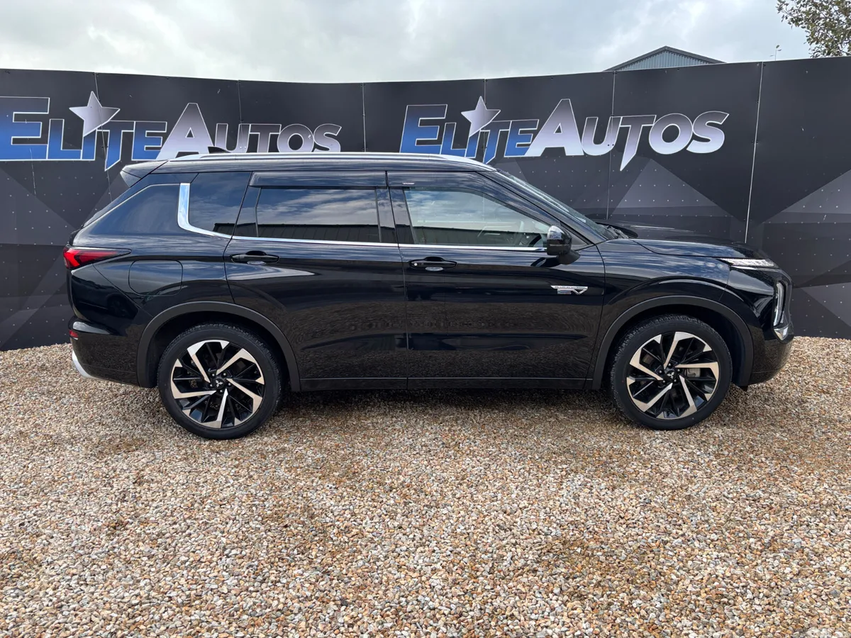 Mitsubishi Outlander SUV, Petrol Plug-in Hybrid, 2023, Black