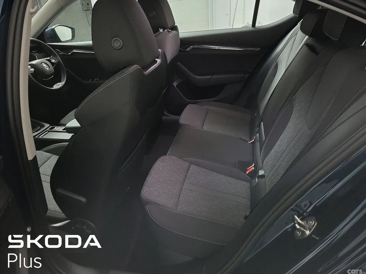 Skoda Octavia Saloon, Diesel, 2024, Blue