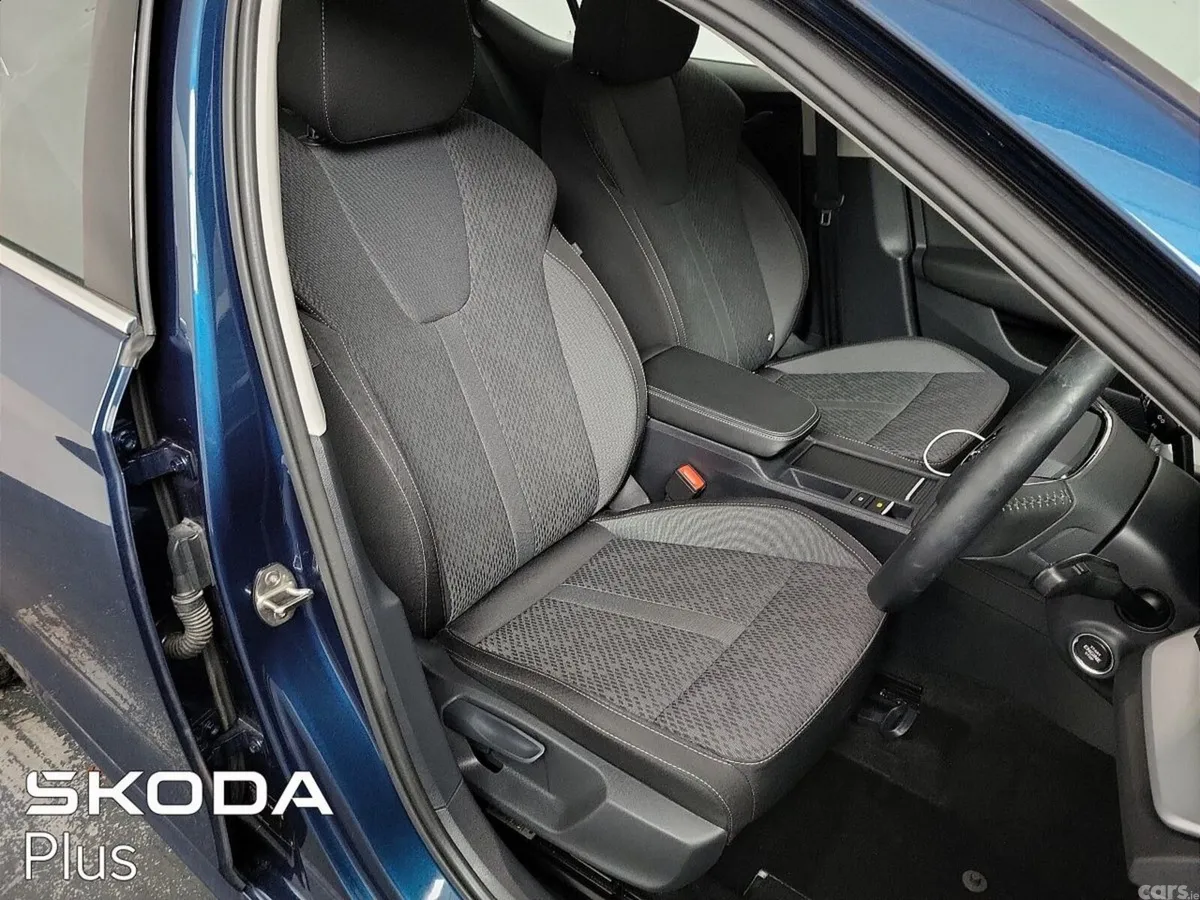 Skoda Octavia Saloon, Diesel, 2024, Blue