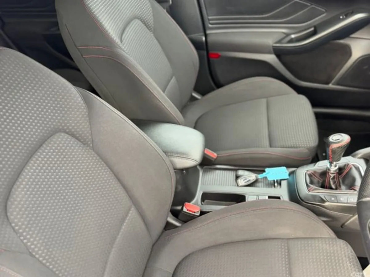 Ford Focus Hatchback, Diesel, 2019, Silver
