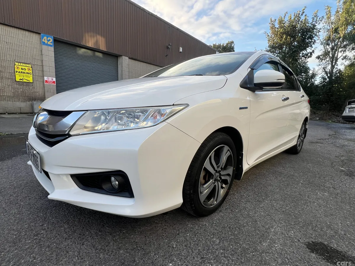 Honda Grace Saloon, Petrol Hybrid, 2015, White