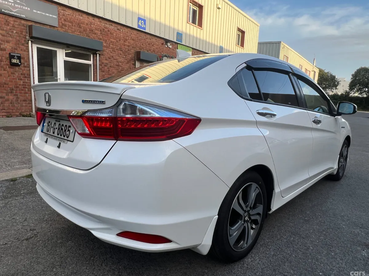 Honda Grace Saloon, Petrol Hybrid, 2015, White
