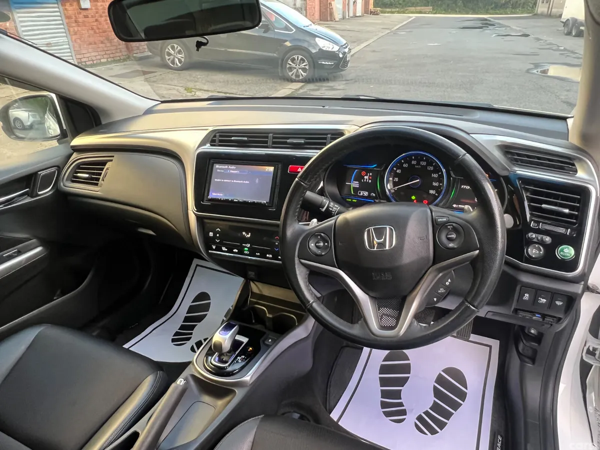 Honda Grace Saloon, Petrol Hybrid, 2015, White