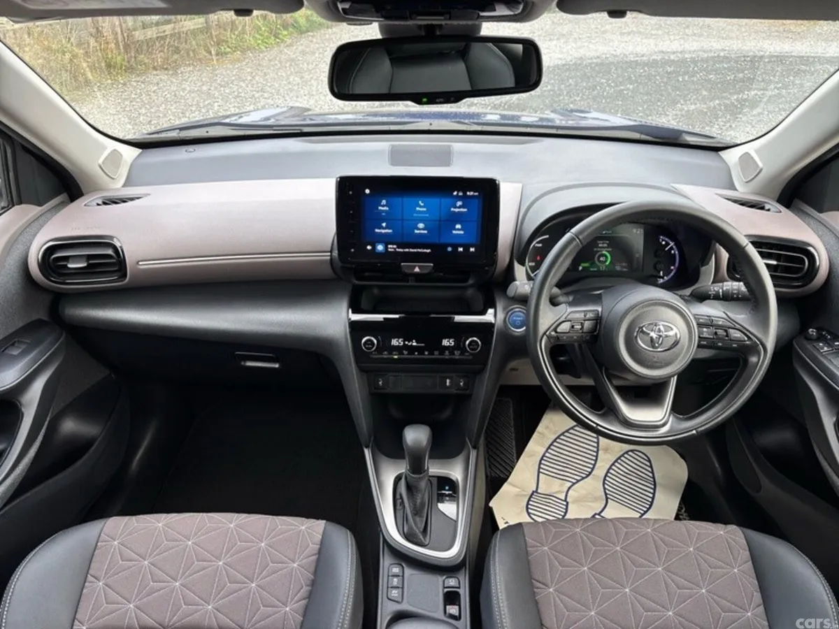 Toyota Yaris Cross Hatchback, Petrol Hybrid, 2022, Blue