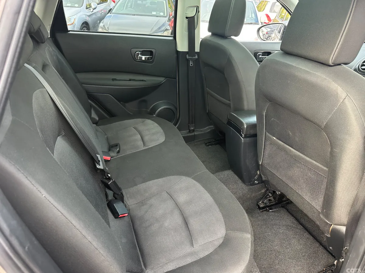 Nissan Qashqai Hatchback, Diesel, 2010, Beige