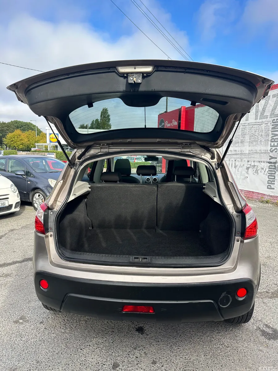Nissan Qashqai Hatchback, Diesel, 2010, Beige