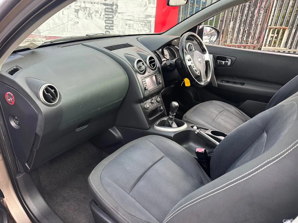 Nissan Qashqai Hatchback, Diesel, 2010, Beige