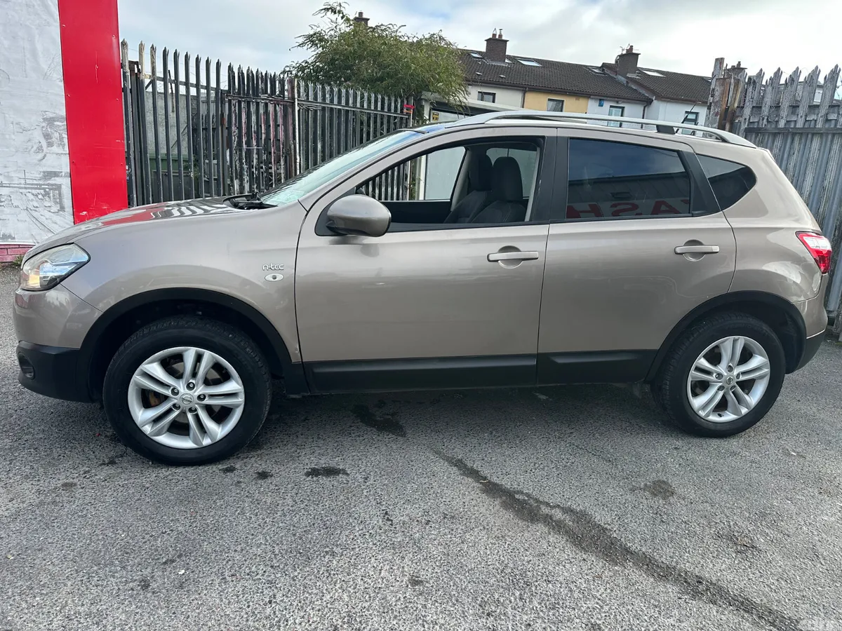 Nissan Qashqai Hatchback, Diesel, 2010, Beige