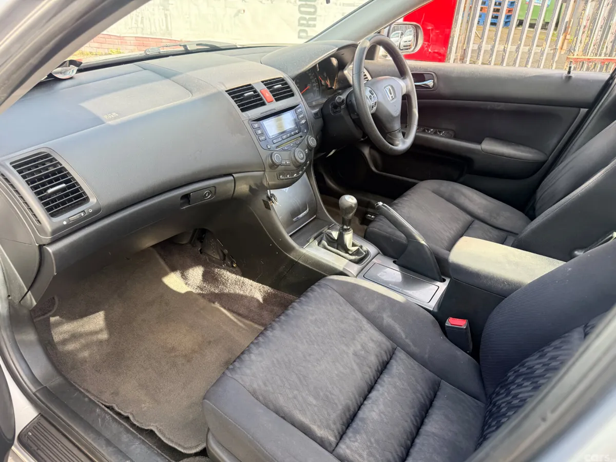 Honda Accord Saloon, Petrol, 2005, Silver