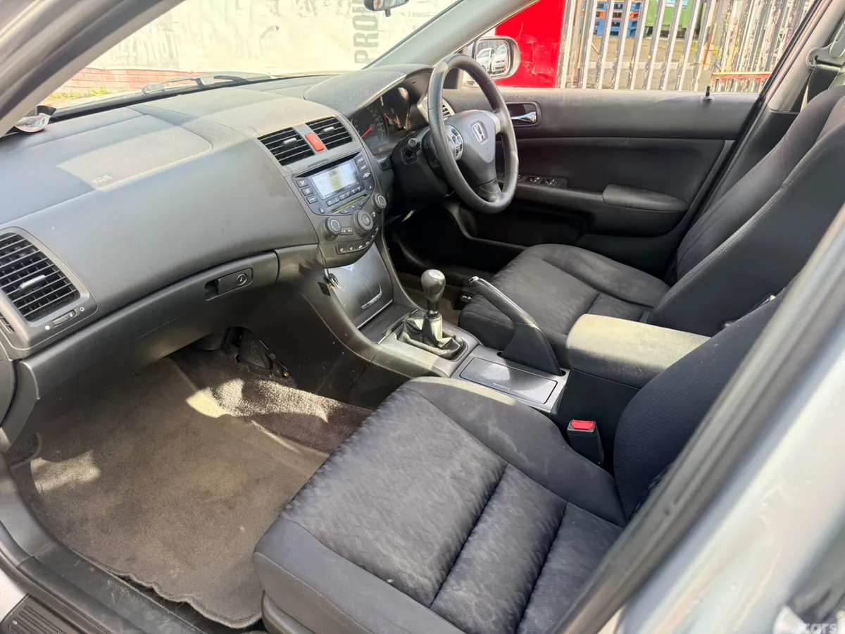 Honda Accord Saloon, Petrol, 2005, Silver